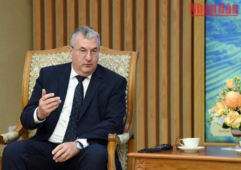 Pierre-Yves Jeholet expresó su placer de visitar Vietnam por primera vez y felicitó los grandes logros de innovación de la nación indochina, así como sus esfuerzos para responder a la pandemia de Covid-19. Pierre-Yves Jeholet expresó su placer de visitar Vietnam por primera vez y felicitó los grandes logros de innovación de la nación indochina, así como sus esfuerzos para responder a la pandemia de Covid-19.