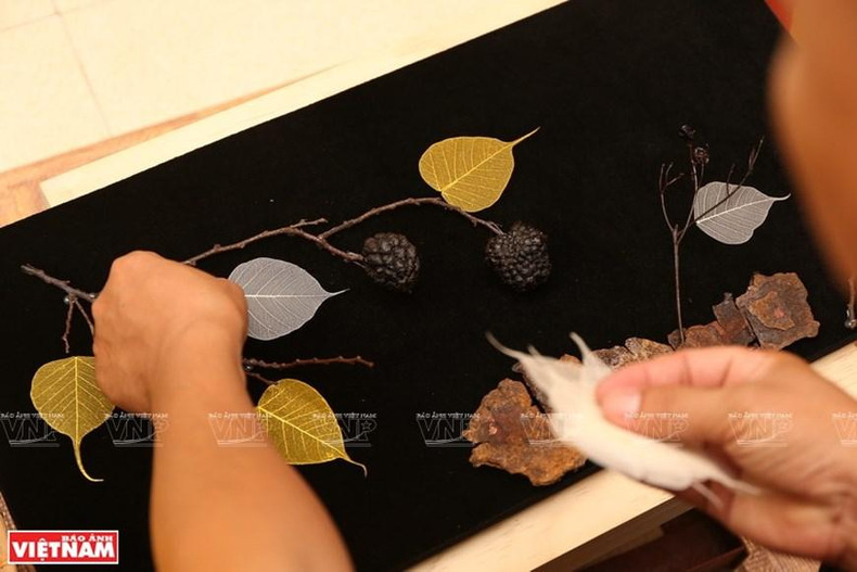 Elaboración de la obra titulada Khat Vong (Aspiración). (Foto: VNA) Elaboración de la obra titulada Khat Vong (Aspiración). (Foto: VNA)