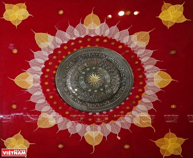 El cuadro Trong Dong Dong Son (Tambor de Bronce de Dong Son). (Foto: VNA) El cuadro Trong Dong Dong Son (Tambor de Bronce de Dong Son). (Foto: VNA)