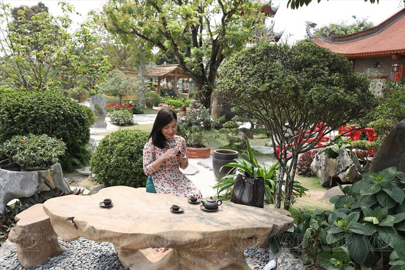La pagoda es tan pacífica como un lugar de cuento de hadas. La pagoda es tan pacífica como un lugar de cuento de hadas.