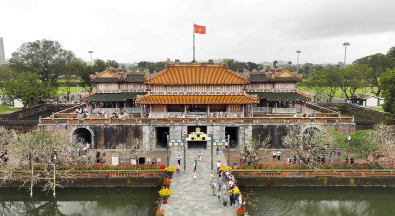 Visitantes en la Ciudad Imperial de Hue.