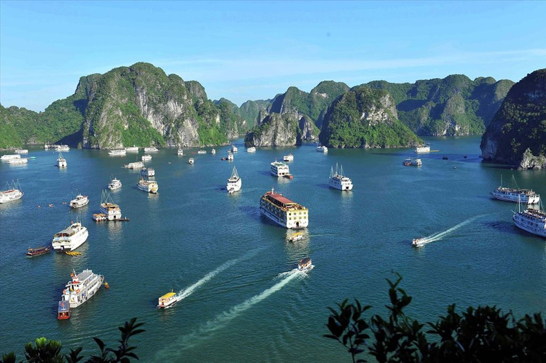 La Bahía de Ha Long, ubicada en la provincia vietnamita de Quang Ninh, fue reconocida como Patrimonio Natural Mundial por la Unesco en 1994. La Bahía de Ha Long, ubicada en la provincia vietnamita de Quang Ninh, fue reconocida como Patrimonio Natural Mundial por la Unesco en 1994.