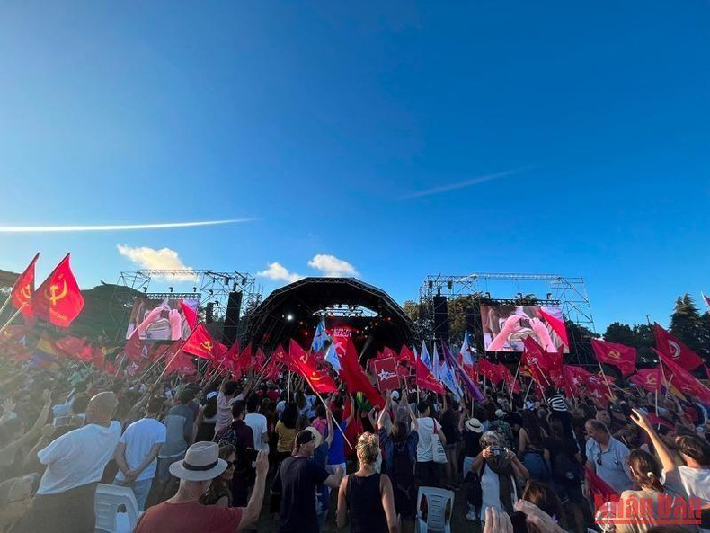 Decenas de miles de personas se unieron a la manifestación en apoyo al PCP.