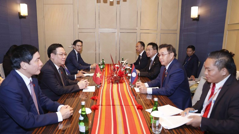 Reunión entre los dos dirigentes legislativos de Vietnam y Laos. Reunión entre los dos dirigentes legislativos de Vietnam y Laos.