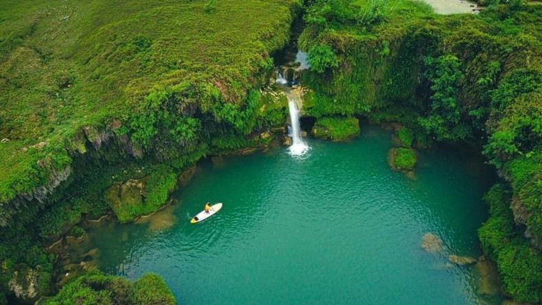 Cascada de Thoong Cot en la comuna de Chi Vien, distrito de Trung Khanh, Cao Bang. Cascada de Thoong Cot en la comuna de Chi Vien, distrito de Trung Khanh, Cao Bang.
