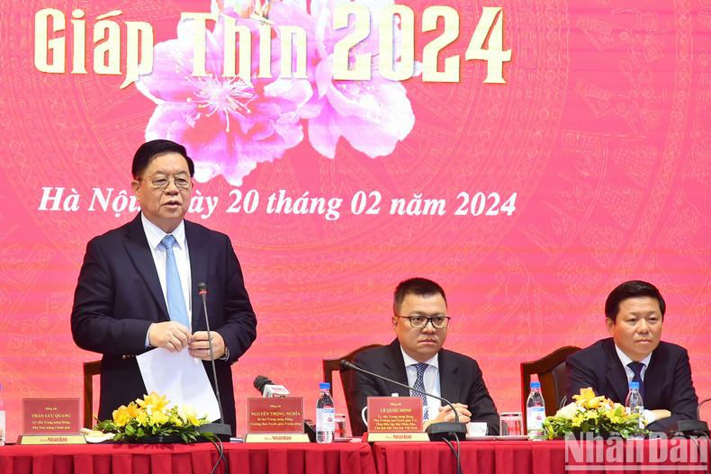 Nguyen Trong Nghia interviene.