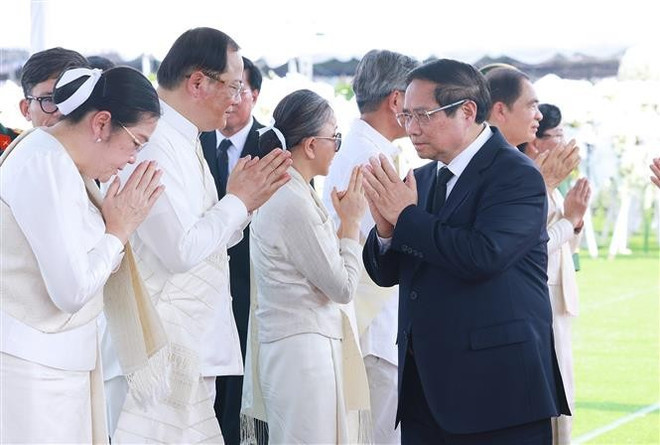 El primer ministro de Vietnam, Pham Minh Chinh, expresa su simpatía con familiares de Khamtay Siphandone, expresidente del Partido Popular Revolucionario y expresidente de Estado de Laos. (Foto: VNA) El primer ministro de Vietnam, Pham Minh Chinh, expresa su simpatía con familiares de Khamtay Siphandone, expresidente del Partido Popular Revolucionario y expresidente de Estado de Laos. (Foto: VNA)