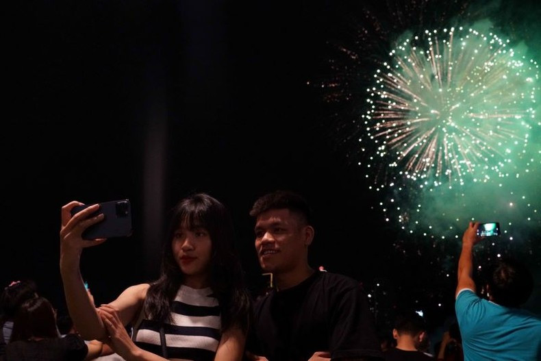 Los jóvenes guardan momentos memorables.