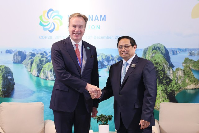 El primer ministro Pham Minh Chinh recibe al presidente del Foro Económico Mundial, Borge Brende. (Foto: VGP) El primer ministro Pham Minh Chinh recibe al presidente del Foro Económico Mundial, Borge Brende. (Foto: VGP)