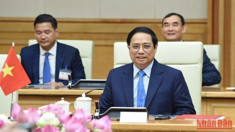 El primer ministro Pham Minh Chinh habla en la reunión. El primer ministro Pham Minh Chinh habla en la reunión.