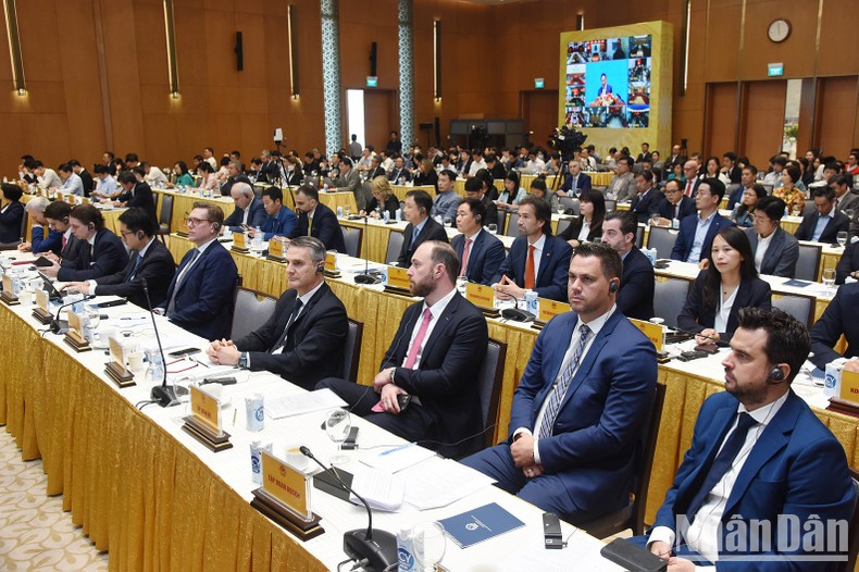 Representantes de asociaciones empresariales e inversores foráneos en Vietnam asistentes a la cita. Representantes de asociaciones empresariales e inversores foráneos en Vietnam asistentes a la cita.