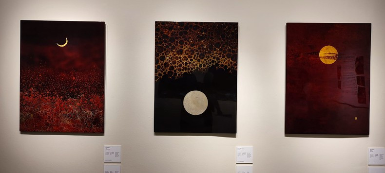 Pinturas exhibidas en el evento.