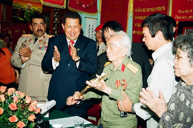 El encuentro entre el difunto comandante Hugo Chávez y el general Vo Nguyen Giap (Fotografía: Tran Hong) El encuentro entre el difunto comandante Hugo Chávez y el general Vo Nguyen Giap (Fotografía: Tran Hong)