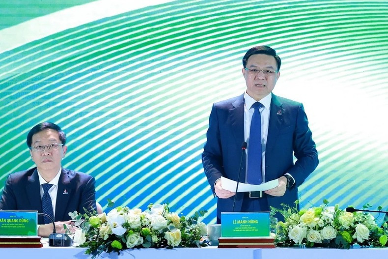 Le Manh Hung, presidente del Petrovietnam, interviene en el acto. Le Manh Hung, presidente del Petrovietnam, interviene en el acto.