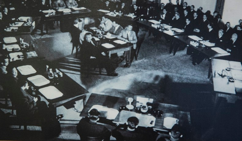 Panorama de la sesión inaugural de la Conferencia de Ginebra sobre Indochina, el 8 de mayo de 1954. Panorama de la sesión inaugural de la Conferencia de Ginebra sobre Indochina, el 8 de mayo de 1954.