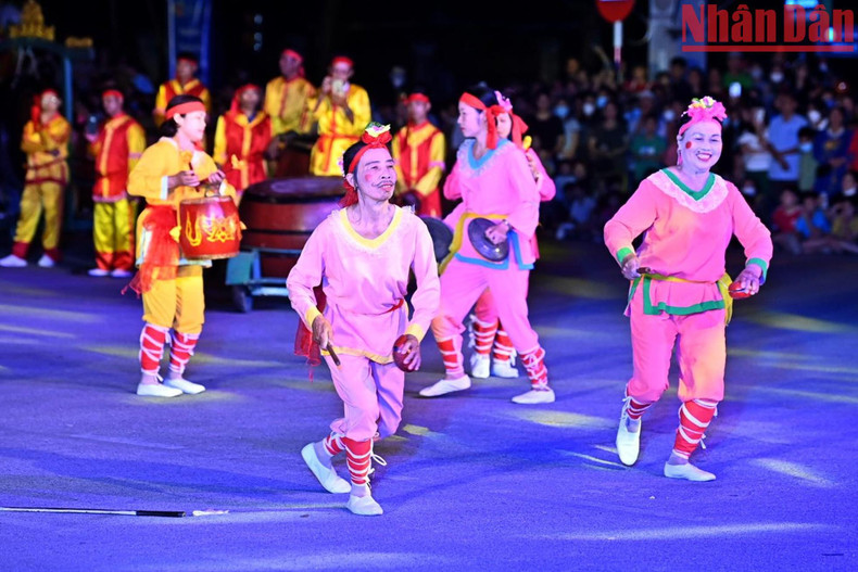 Emocionantes actuaciones de arte tradicional en el festival.