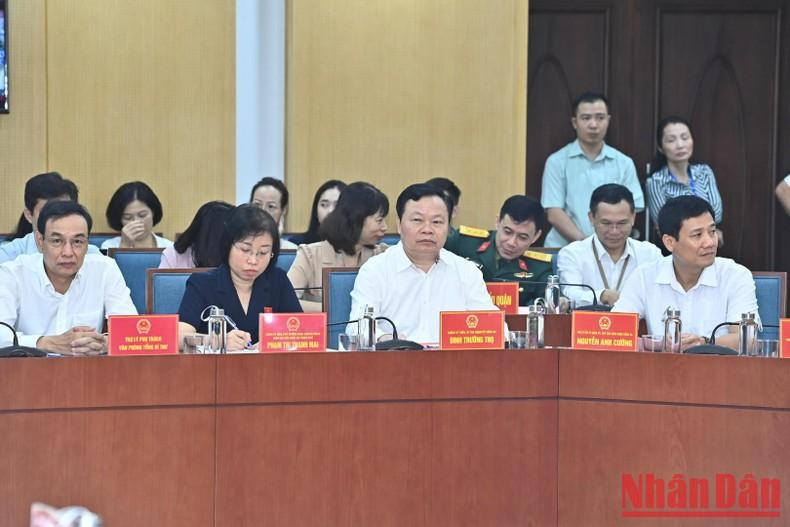 Diputados y votantes asistentes a la reunión. Diputados y votantes asistentes a la reunión.