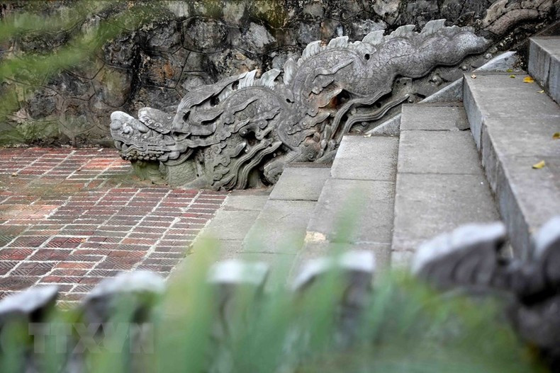 La escalinata del dragón del Palacio Kinh Thien, construida en el siglo XVII. La escalinata del dragón del Palacio Kinh Thien, construida en el siglo XVII.
