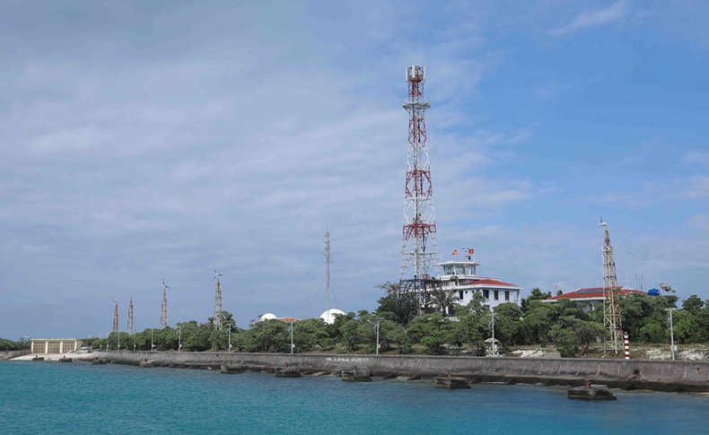 El distrito isleño de Truong Sa ha invertido en los sistemas de energía solar, telecomunicaciones y televisión para mejorar la vida espiritual de los oficiales, soldados y residentes locales.