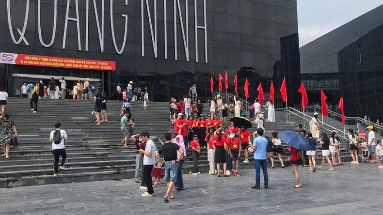 El Museo Quang Ninh atrae a numerosos turistas. El Museo Quang Ninh atrae a numerosos turistas.