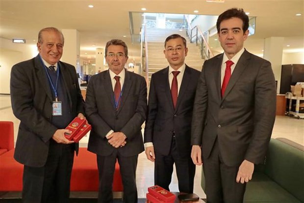 El auditor general estatal de Vietnam, Ngo Van Tuan, se reúne con el presidente del Tribunal de Cuentas de la Unión de Brasil (TCU) y titular de la Organización Internacional de Entidades Fiscalizadoras Superiores (INTOSAI), Bruno Dantas. El auditor general estatal de Vietnam, Ngo Van Tuan, se reúne con el presidente del Tribunal de Cuentas de la Unión de Brasil (TCU) y titular de la Organización Internacional de Entidades Fiscalizadoras Superiores (INTOSAI), Bruno Dantas.