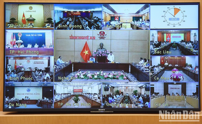 Un representante de la provincia de Nghe An habla en la reunión.