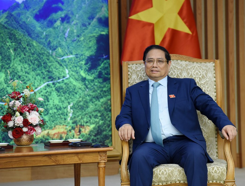 Minh Chinh habla en la cita. Minh Chinh habla en la cita.