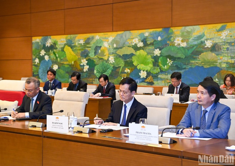 Delegados vietnamitas en el encuentro.