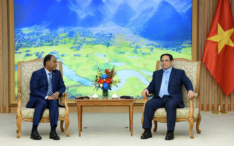 Minh Chinh y Zambry Abdul Kadir en el evento Minh Chinh y Zambry Abdul Kadir en el evento