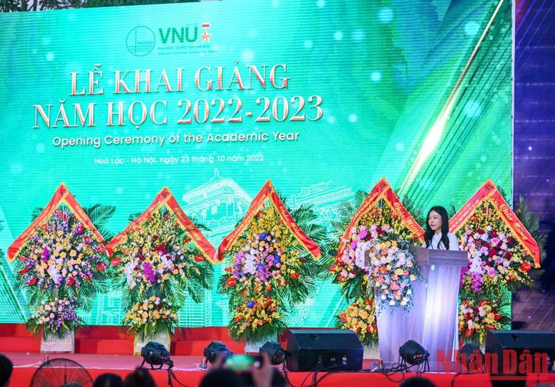 La estudiante Do Minh Trang comparte sus sentimientos en el acto. La estudiante Do Minh Trang comparte sus sentimientos en el acto.