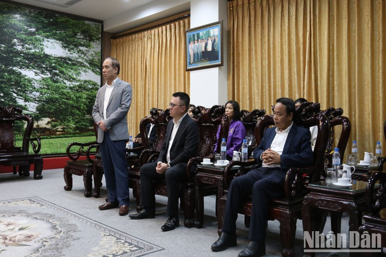 Chau Van Lam agradece la atención del periódico Nhan Dan y el Grupo Petrovietnam.