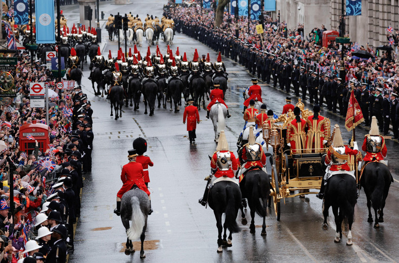 El rey Carlos III y la reina Camila durante el desfile a la Abadía de Westminster. El rey Carlos III y la reina Camila durante el desfile a la Abadía de Westminster.