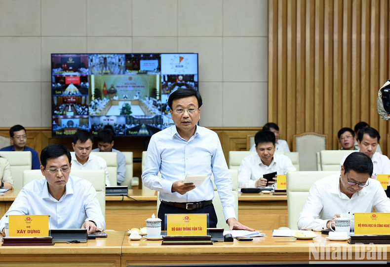 El viceministro de Transportes Nguyen Danh Huy habla en la reunión. El viceministro de Transportes Nguyen Danh Huy habla en la reunión.