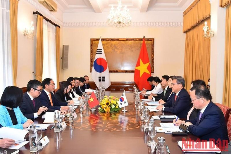 Escena de la reunión. Escena de la reunión.