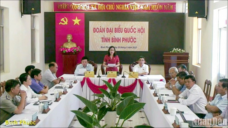 La diputada de la provincia de Binh Phuoc, Dieu Huynh Sang, habla en la cita.