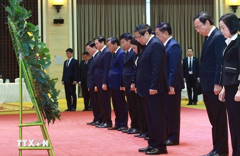 La delegación vietnamita expresa profunda pésame por la desaparición física del extinto dirigente laosiano.