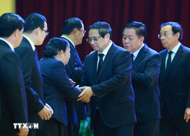 El primer ministro Pham Minh Chinh expresa sus condolencias a la familia del exdirigente laosiano.