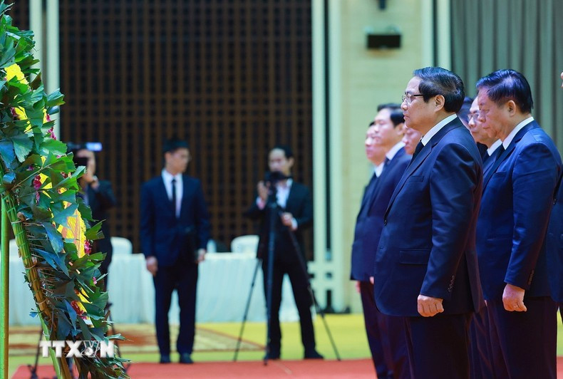 Minh Chinh rinde homenaje al exdirigente laosiano.