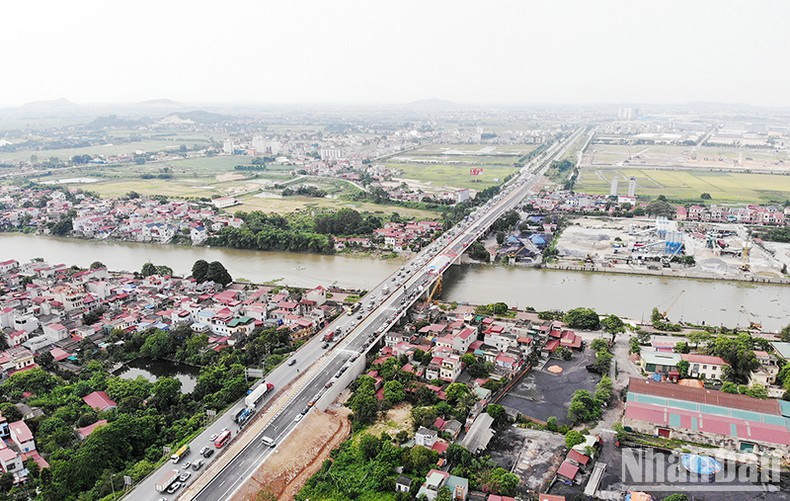 El proyecto del puente Nhu Nguyet (segunda fase) contribuye a eliminar los cuellos de botella en la autopista Hanói-Lang Son. El proyecto del puente Nhu Nguyet (segunda fase) contribuye a eliminar los cuellos de botella en la autopista Hanói-Lang Son.