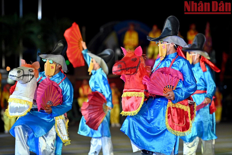 Espectáculo de danza de Xuan Pha por artistas de la provincia de Thanh Hoa.