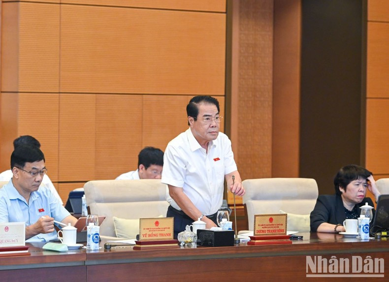 Interviene el jefe de la Comisión de Petición del Pueblo del Comité Permanente del Parlamento, Duong Thanh Binh. Interviene el jefe de la Comisión de Petición del Pueblo del Comité Permanente del Parlamento, Duong Thanh Binh.