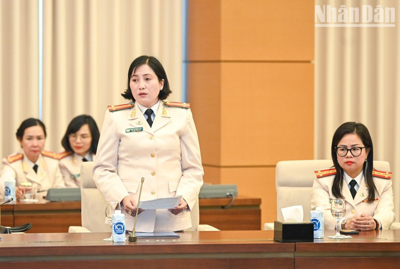 Nguyen Ngoc Thuy, presidenta de la Unión de Mujeres del Ministerio de Seguridad Pública en la ciudad de Can Tho en la reunión. Nguyen Ngoc Thuy, presidenta de la Unión de Mujeres del Ministerio de Seguridad Pública en la ciudad de Can Tho en la reunión.