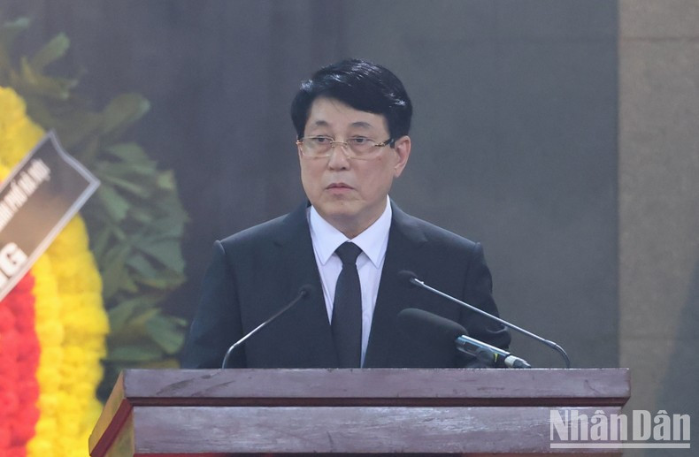 Luong Cuong, miembro del Buró Político, miembro permanente del Secretariado del Comité Central del PCV, conduce la ceremonia. Luong Cuong, miembro del Buró Político, miembro permanente del Secretariado del Comité Central del PCV, conduce la ceremonia.