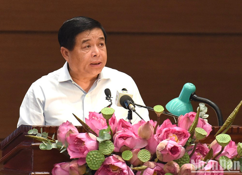 El ministro de Planificación e Inversión de Vietnam, Nguyen Chi Dung, habla en la cita. El ministro de Planificación e Inversión de Vietnam, Nguyen Chi Dung, habla en la cita.