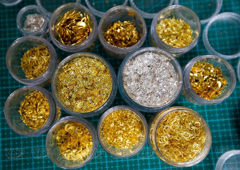 Materiales utilizados para crear patrones en el arte de Hoa kim sa. (Foto: Revista Ilustrada Vietnam) Materiales utilizados para crear patrones en el arte de Hoa kim sa. (Foto: Revista Ilustrada Vietnam)