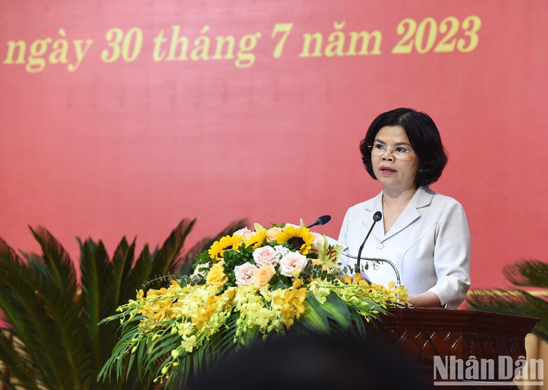 Interviene Nguyen Huong Giang, presidenta del Comité Popular de Bac Ninh.