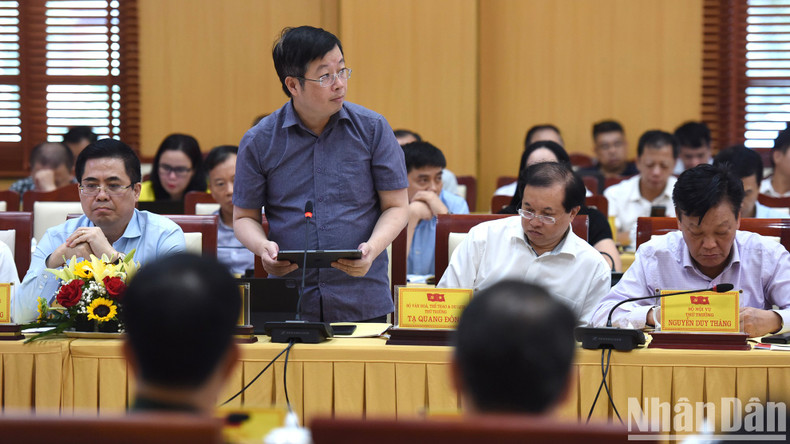 El viceministro de Información y Comunicación Nguyen Thanh Lam en la cita.