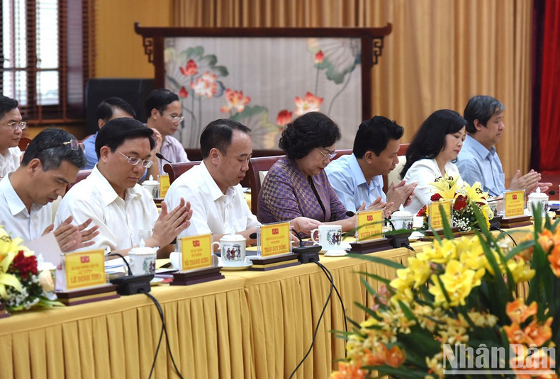 Representantes de ministerios, comités y sectores en la cita.