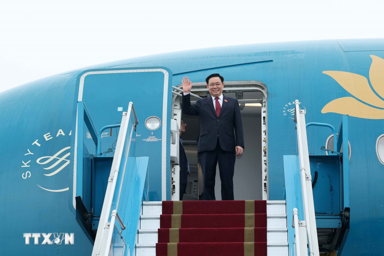 El titular legislativo vietnamita partia de Hanói rumbo a China. El titular legislativo vietnamita partia de Hanói rumbo a China.