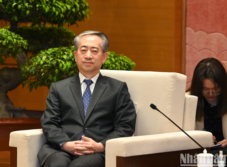 Xiong Bo interviene en la cita.